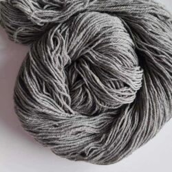 Yarn Cormo/Cria/11% Carbonized Bamboo
